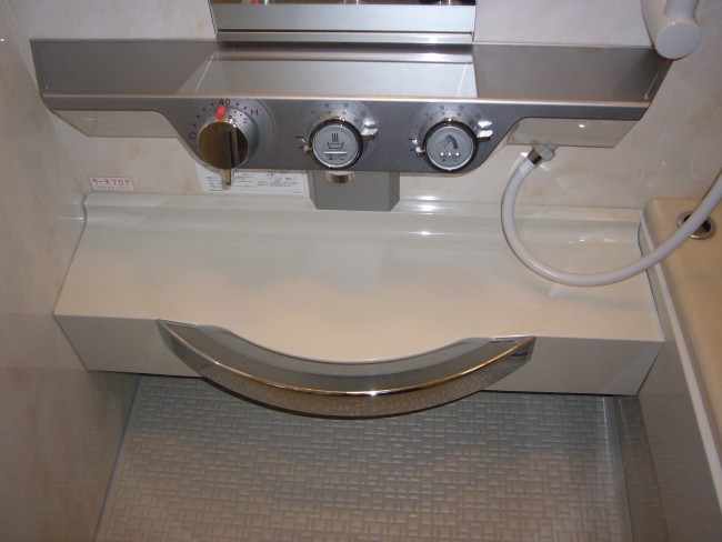 大理石の床は滑りやすく危なかったのです枚方