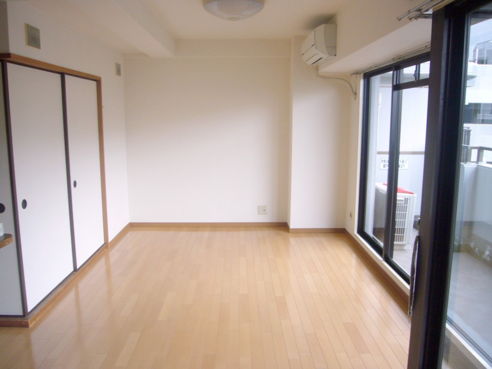 浴室と洗面リフォームをプラスしました。フローリングはもちろん遮音ＬＬ45等級です枚方