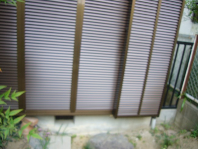 交野リフォーム　ジャバラの重かった雨戸が、リフォームでラクラク動きます