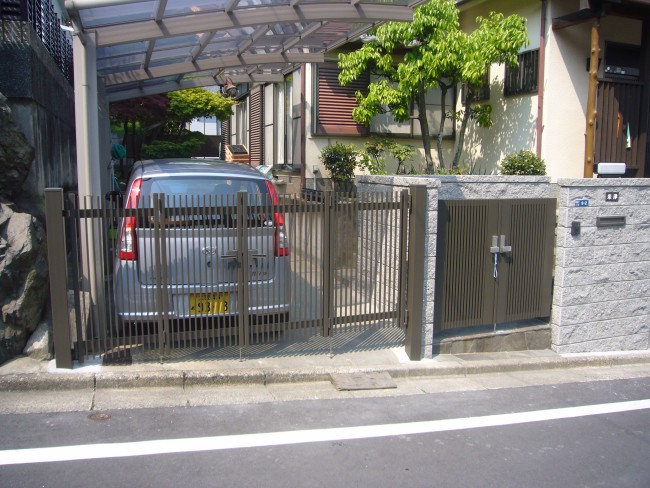 交野リフォーム　 門扉ブロック塀は車に壊されたけど以前よりキレイに治りました　