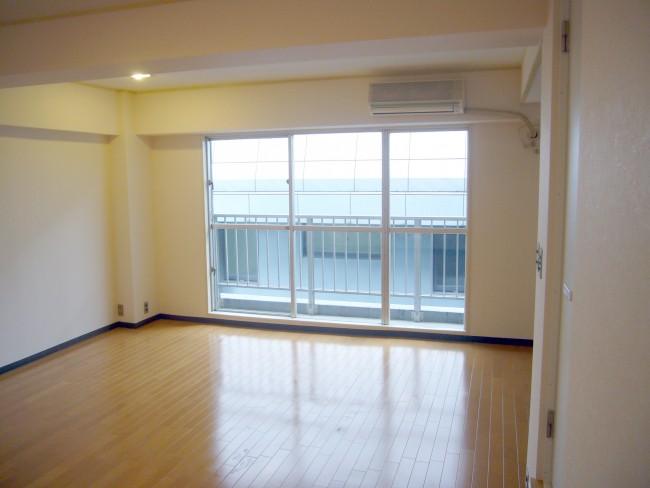 大阪市全面改装リフォーム　間仕切り壁をとったので広い開放的なＬＤＫになりました