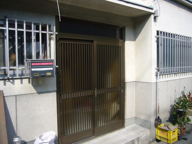 大阪市玄関リフォーム  玄関 ２ケ所のリフォームでした