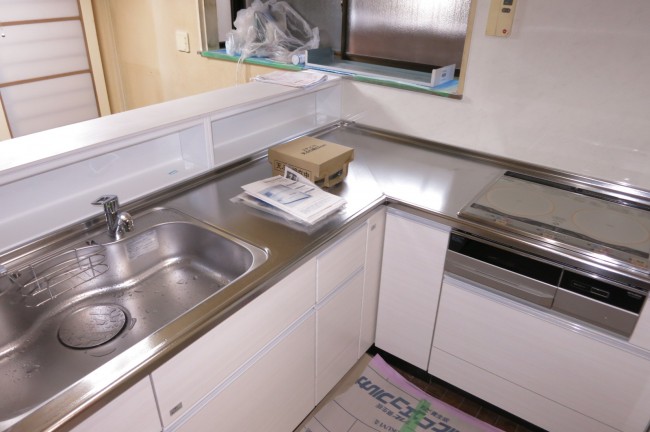 Ｌ型のシステムキッチンは使い易い収納たっぷりです京都市