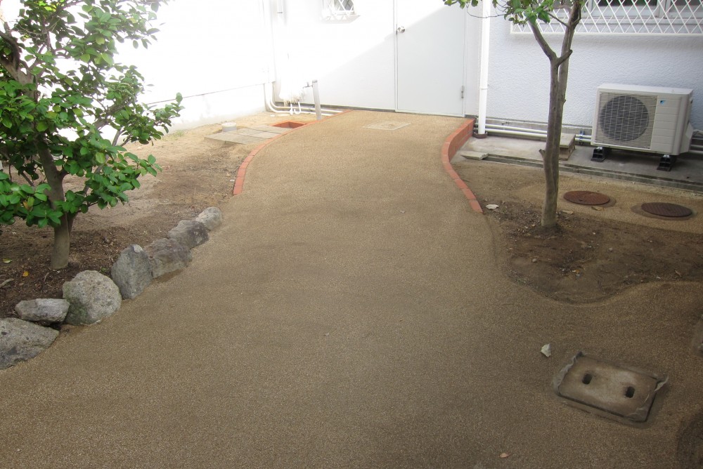 吹田ビルトインエアコン ビルトエアコンは超大型の天井埋込と壁埋込タイプでした