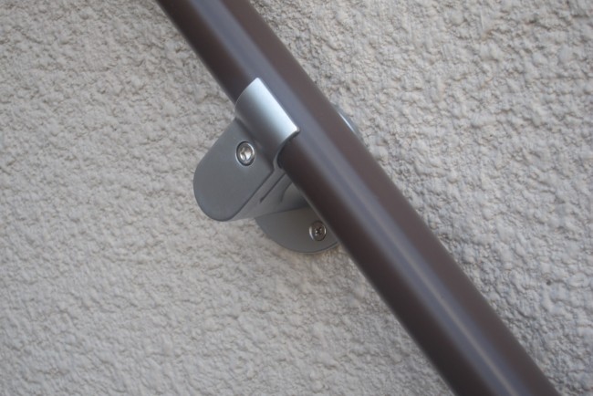 高齢者リフォーム  防水仕様の屋外対応の手すりでした寝屋川