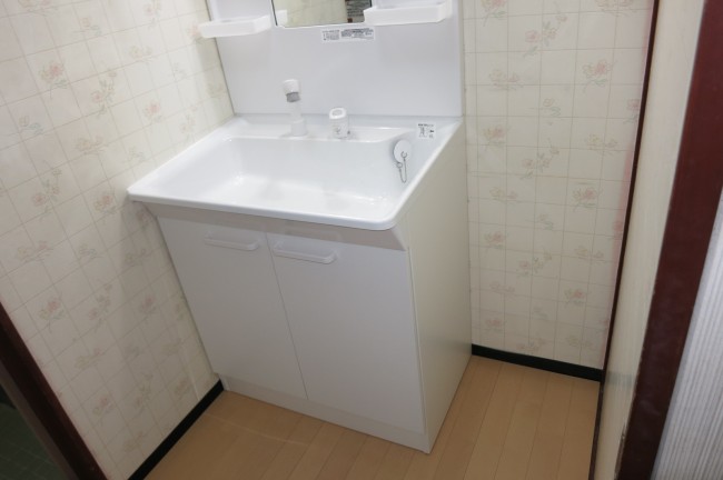 洗面台とフローリングで見違えるようになりました枚方