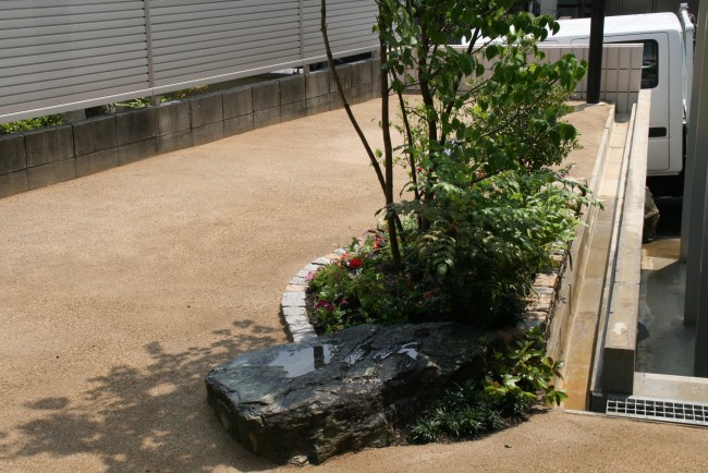 ガーデン生駒　雑草の生えないリフォームです