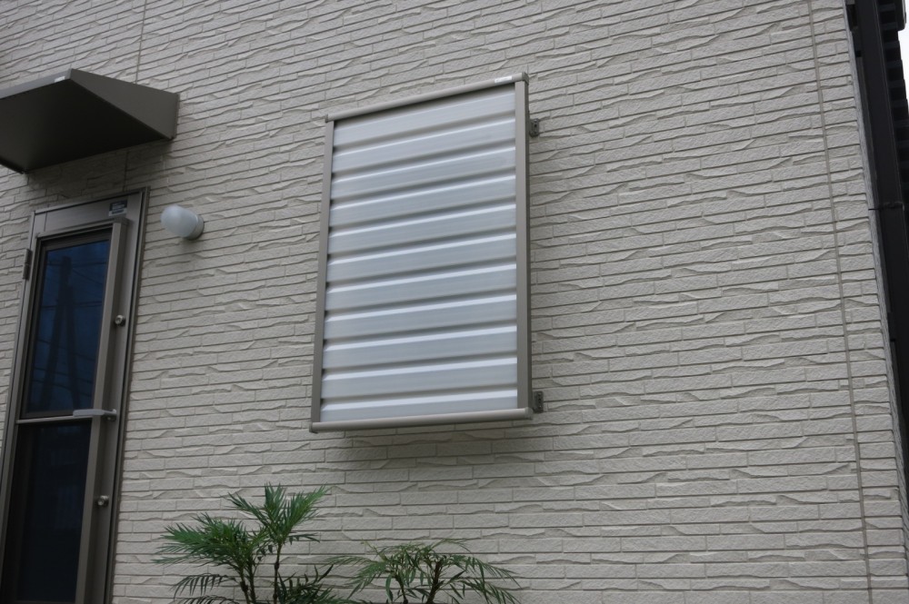 目隠し格子と目隠しフェンスで歩道から視線遮断で安心です枚方