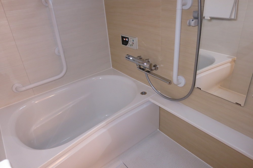 浴室リフォーム冷たかった床も暖かくなり快適です寝屋川