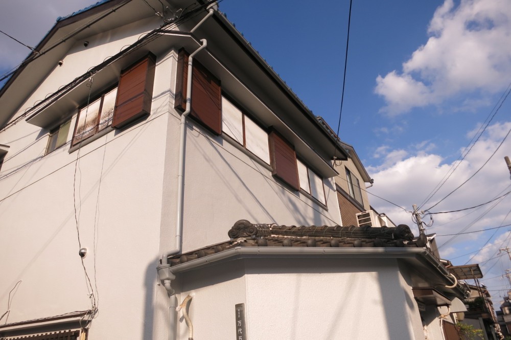 塗装は剥がれはじめていましたが、外壁塗装リフォームで新築のように美しくなりました大阪市