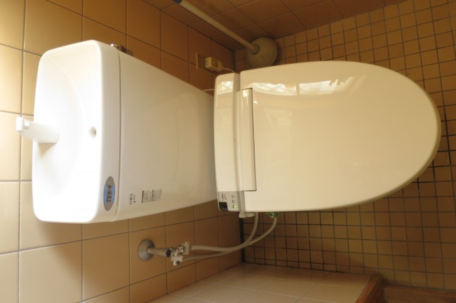 トイレリフォーム フチレスのリクシルアメージュＺでした