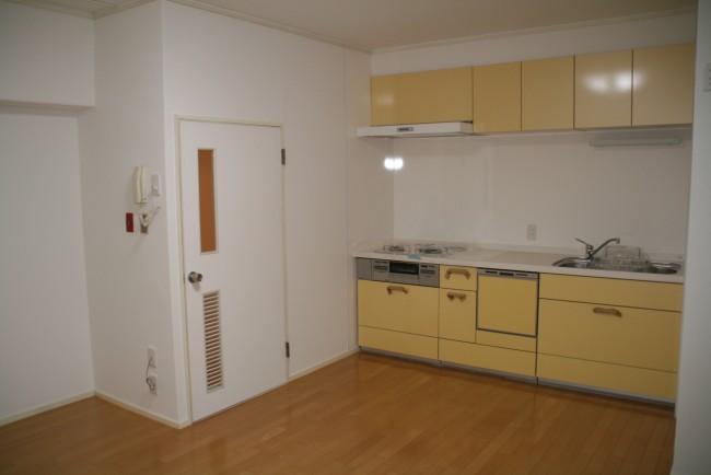 水まわりのキッチン、トイレ、洗面、そしてフローリングのマンションでした寝屋川