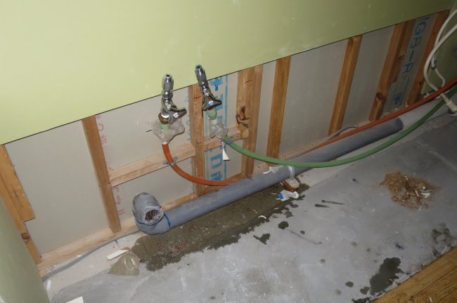 マンションリフォーム枚方 リクシル・アレスタ組立中です