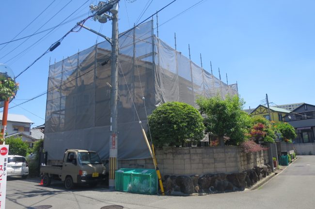 屋根吹き替えと外壁塗装はじまりました枚方