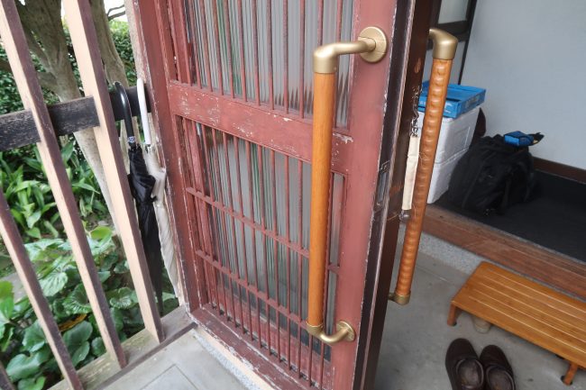 手すりがいっぱいの高齢者リフォーム完成しました寝屋川