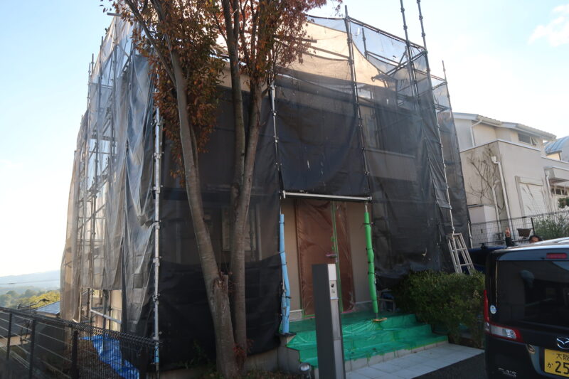 寝屋川外壁塗装雨で大変です