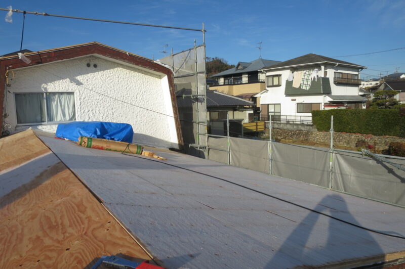 屋根葺き替え順調にすすんでいます。